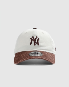 New Era 920 New York Yankees 2Tone Snow Wash Strapback Brown