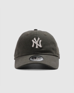 New Era Casual Classic New York Yankees Canvas Chainstitch Strapback Moss